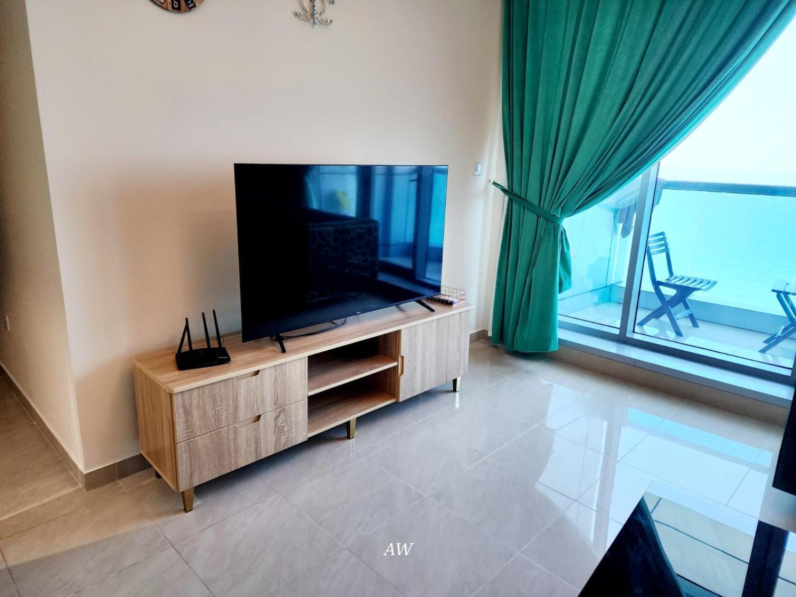 2 Bedroom Luxury Beach Apartment With Full Seaview Ajman Extérieur photo